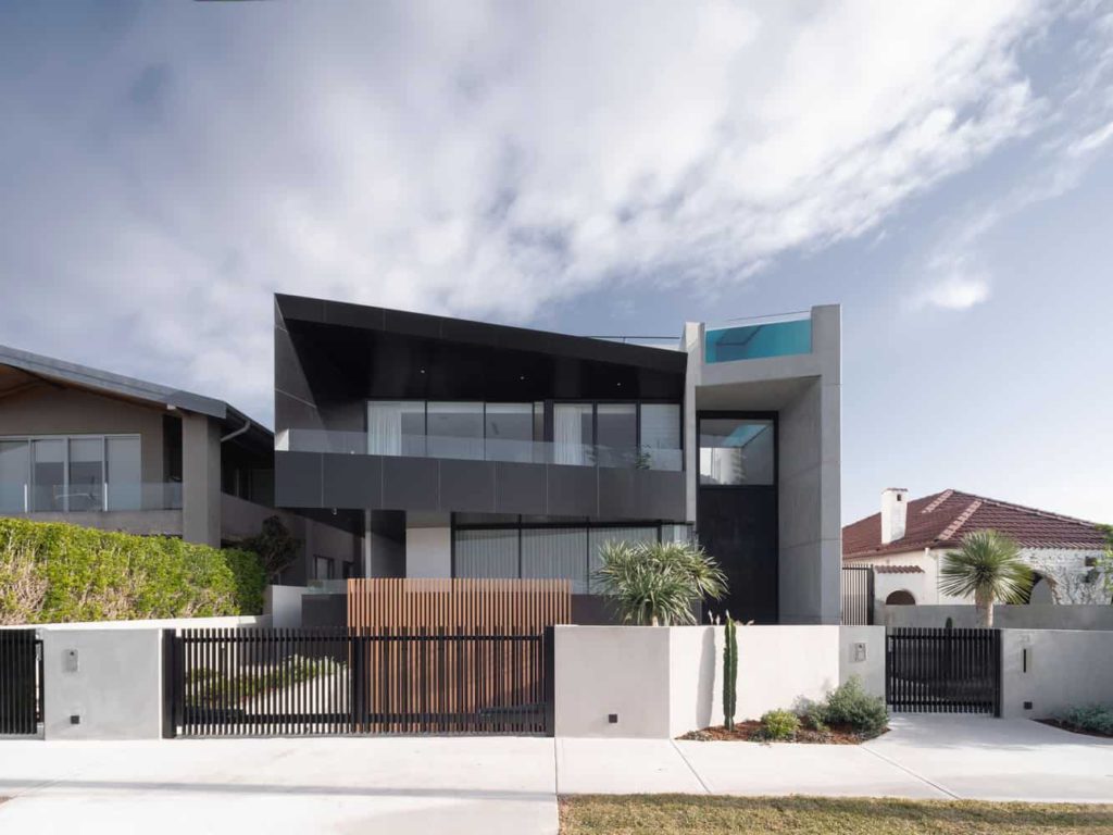 Glass Swimming Pools: Elevating Luxury in Home Design